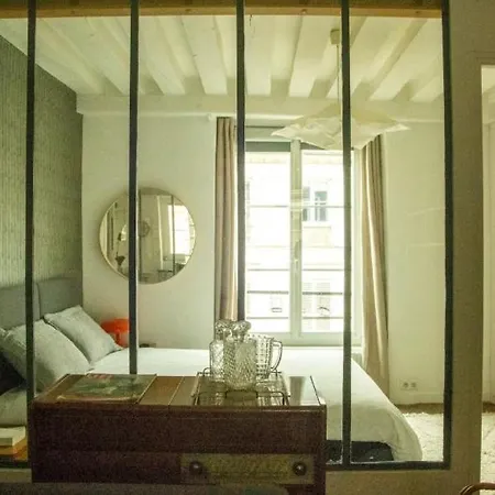 Apartment Loft Parisien Au Coeur Du Marais